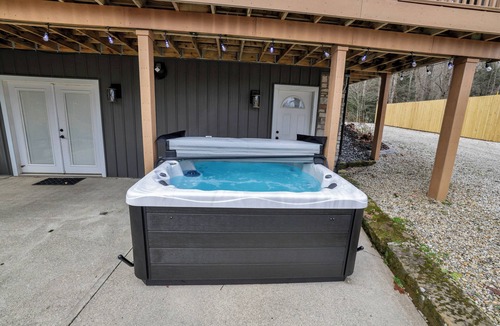 Sugar Grove House | Stay Play Relax | Pickleball Hot Tub Sauna