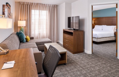 Downtown Indianapolis Hotel | Staybridge Suites Indianapolis Downtown - Convention Center by IHG