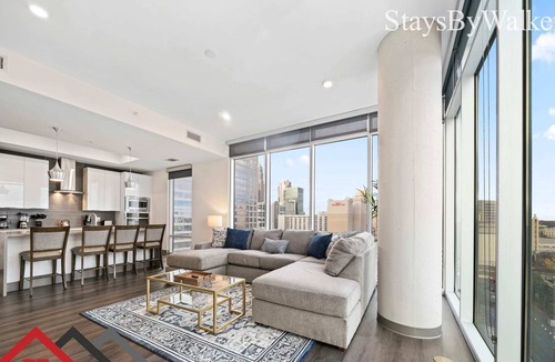 Second Ward Condo | StaysByWalker 2BR Lux Uptown | 1G WIFI/King Beds