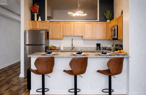 Wholesale District Apartment | Ste 625+Skywalk Access to Convention Center+Free Parking