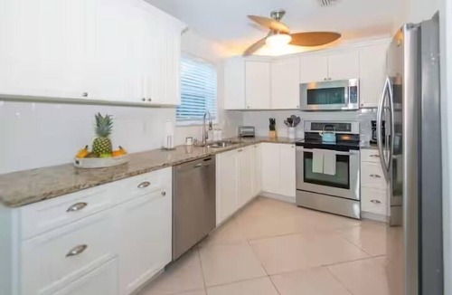Fort Pierce Shores House | Steps to Surfers Paradise | Family Beach Condo