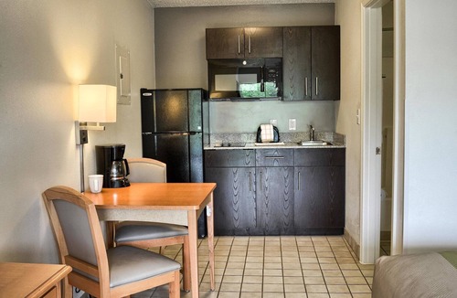 Kreole Hotel | Studio 6 Extended Stay - Pascagoula, MS