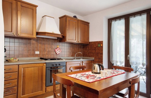 Saint-Pierre Apartment | Studio 'A4 Piano Rialzato' with Mountain View, Private Terrace and Wi-Fi