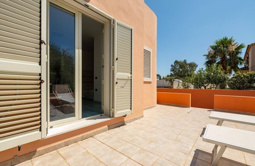 Villa San Pietro Apartment | Studio Apartment 'Villa Erica Appartamento Erica' with Mountain View, Wi-Fi and Air Conditioning