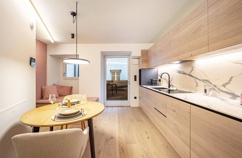 Old Town Apartment | Studio Apartment 'Avia Living Anna' with Mountain View, Balcony and Wi-Fi