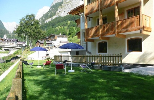 Rocca Pietore Apartment | Studio Apartment 'Appartamento Mono 3 - Marmolada' with Mountain View, Shared Garden and Wi-Fi