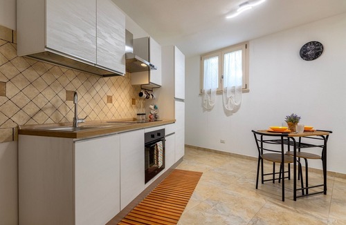 Porto Torres Apartment | Studio Apartment 'L'Angolo Monolocale- Porto Torres' with Shared Terrace, Wi-Fi and Air Conditioning