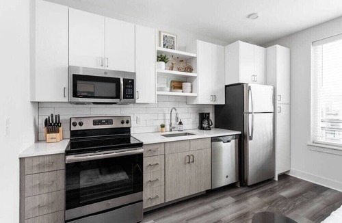 Market East District Apartment | Studio Apt in the Center of Downtown by Cozysuites