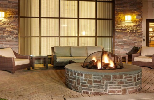 Franklin Apartment | Studio Close to the Airport! | Free Breakfast + Shared Hot Tub and Indoor Pool
