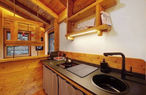 Aymavilles Apartment | Studio 'Con Idromassaggio' with Mountain View, Balcony and Wi-Fi