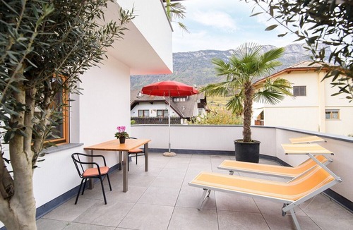 St. Pauls Apartment | Studio Apartment 'Peter Paul Penegal' with Mountain View and Shared Terrace