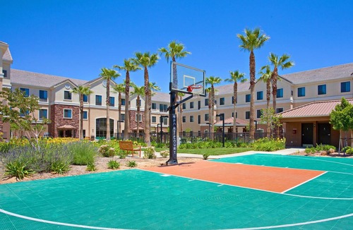 Palmdale Apartment | Studio Suite w/Full Kitchen in Palmdale, CA