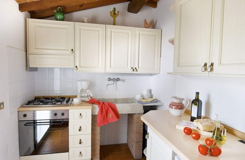 Vinci Apartment | Studio with private balcony, great views, wifi, shared pool, close to village