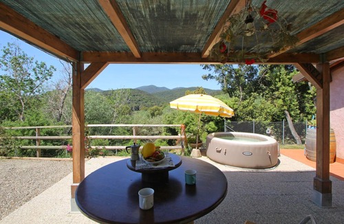 Castiglione della Pescaia House | Stunning private villa for 3 people with A/C, hot tub, TV, veranda, pets allowed and panoramic v.