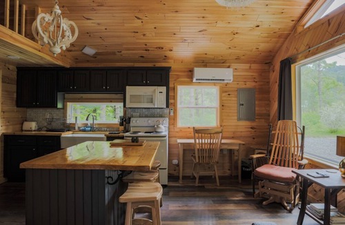 Dailey Cabin | Stunning Cabin & Mountain Hiking!
