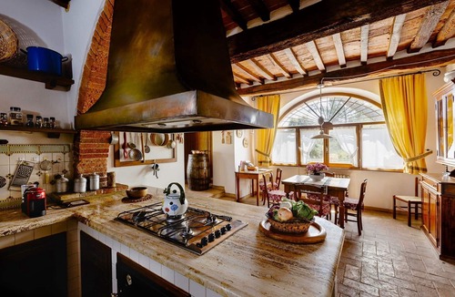 Torrita di Siena Villa | Stunning private villa for 11 people with WIFI, private pool and TV, close to Montepulciano