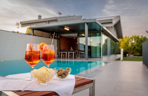 Arzergrande Villa | Stunning private villa with A/C, hot tub, private pool, WIFI, sauna, TV, patio and pets allowed