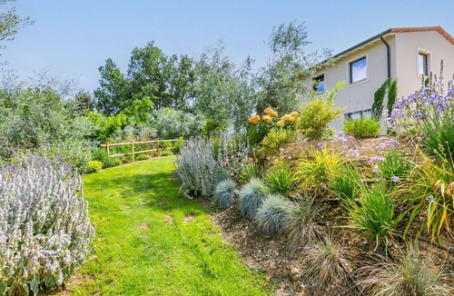 Montisi Villa | Stunning private villa for 6 guests with A/C, WIFI, private pool, TV and patio