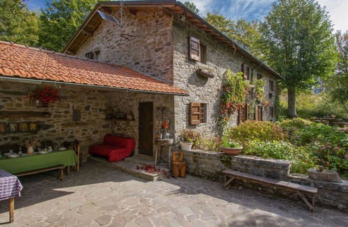 San Marcello Pistoiese House | Stunning private villa for 7 people with WIFI, private pool, TV, terrace and pets allowed