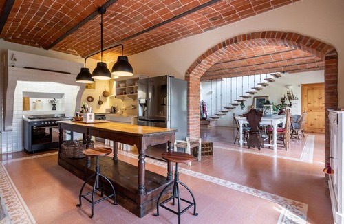 Castell'Alfero House | Stunning private villa for 9 people with WIFI, hot tub, TV, patio, pets allowed and panoramic view