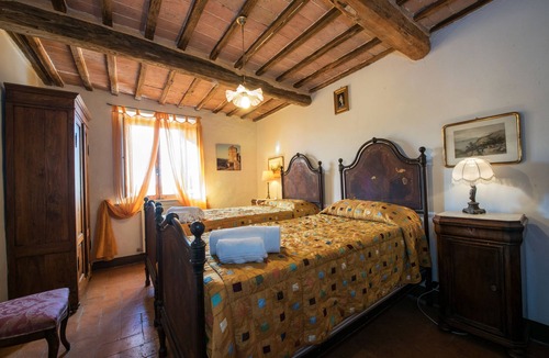 Le Tolfe Villa | Stunning Siena villa with 4 bedrooms only 3 km to the city. Pool and Wi-Fi