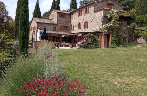 Bivio Lugnano Villa | Stunning Villa, Private Swimming Pool, Breathtaking Views, BBQ, AC, Sleeps 10