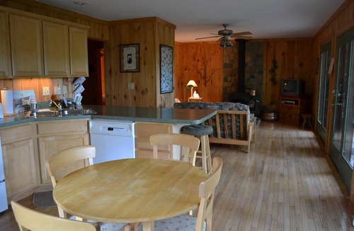 Roan Mountain Cabin | Stunning View, Secluded Luxury Treehouse, State Park Resort, Appalachian Trail