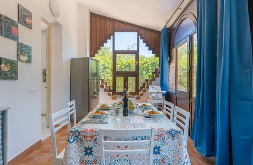 Misilmeri House | Stunning villa for 10 people with WIFI, A/C, private pool, TV, terrace and pets allowed