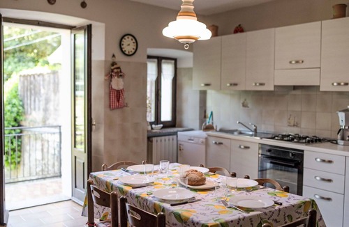 Mergozzo House | Stunning villa for 5 people with WIFI, TV, balcony and pets allowed