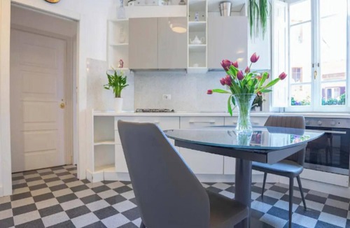 Quartiere XVII Trieste Apartment | Stylish 4-Bedroom Apartment with Vintage Charm