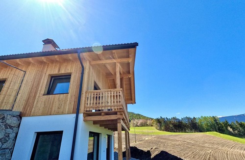 Gudon Ski Chalet | stylish chalet surrounded by meadows with a fantastic view