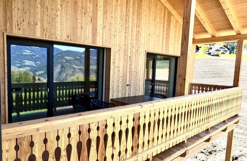Gudon Ski Chalet | stylish chalet surrounded by meadows with a fantastic view