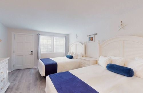 Cape May Court House Hotel | Stylish Double Queen Room for Families and Friends