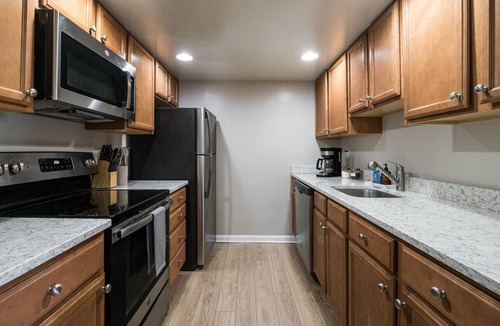 Crystal City Apartment | Stylish Oasis:Sleeps 7 | King Bed | Prime Location