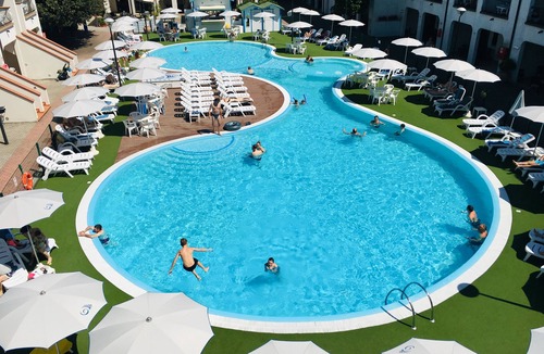 Lido di Spina Apartment | SUITE SUITABLE FOR FAMILIES, pool view, 500 M FROM THE SEA