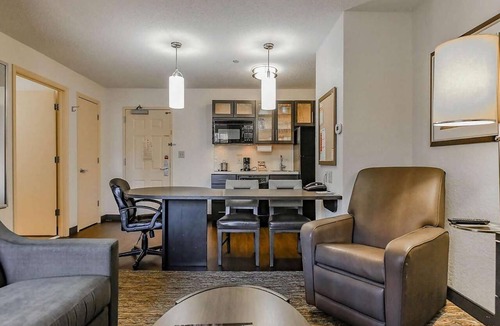 Baymeadows Hotel | SuiteLife Haven: Modern Suites for Business & Leisure Travelers