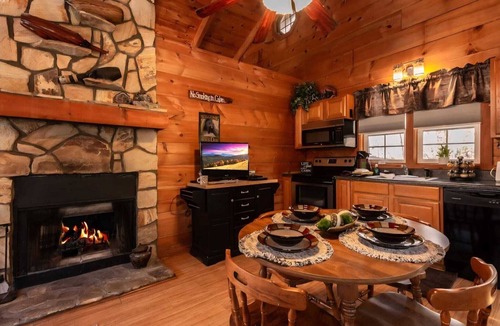 Sautee Nacoochee Cabin | Summer Fun Private Cabin Near Helen WiFi HT