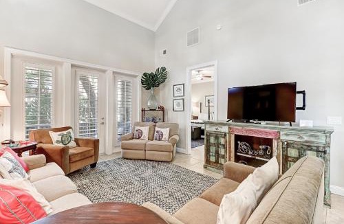American Beach House | Summerwoods end-unit condo with an outdoor pool, central AC, & washer/dryer