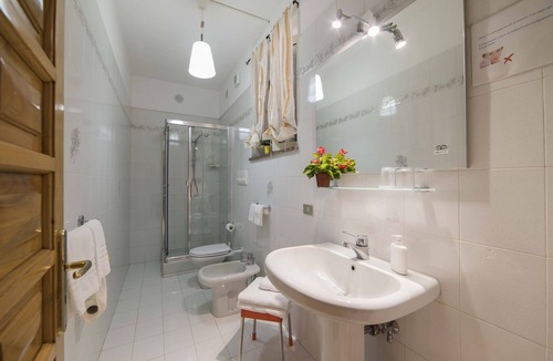 San Lazzaro Cabin | Sunflower with en-suite bathroom - hiking Amalfi coast - Path of Gods
