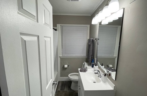 Middletown House | Sunny and Spacious Home with Modern Amenities