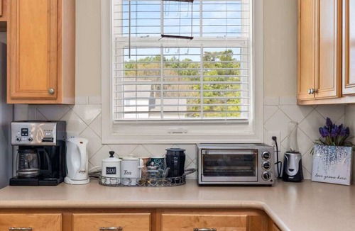 Bayside Apartment | Sunny Bayside Escape