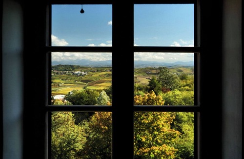 Mombaruzzo House | Sunny courtyard with panoramic views of the historic village center. For sole use