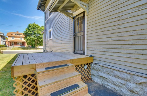 Dayton Apartment | Sunny + Spacious Dayton Condo ~ 1 Mi to Downtown!