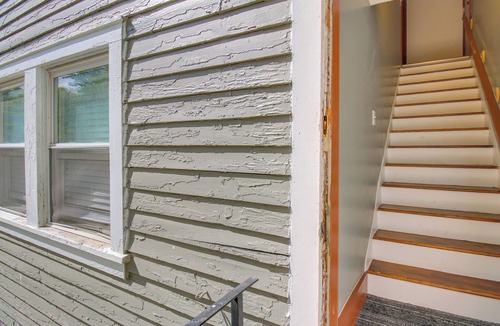 Dayton Apartment | Sunny + Spacious Dayton Condo ~ 1 Mi to Downtown!