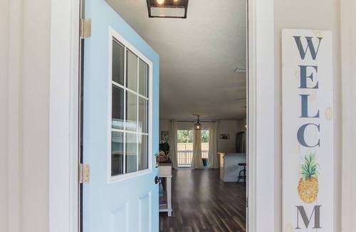 Vilano Beach House | Sunnyside Close to Ocean & Historic St Augustine Pool Home for 10