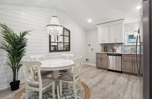 Buckroe Beach House | Sunnyside Inn Back Cottage