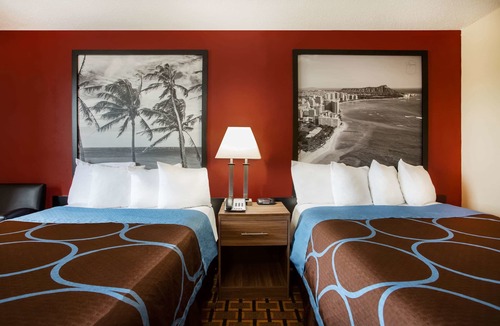 Bermuda Hotel | Super 8 by Wyndham Chester/Richmond Area