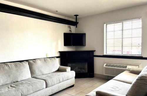 Madison Hotel | Super 8 by Wyndham Madison IN