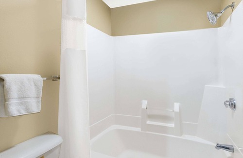 Olney Hotel | Super 8 by Wyndham Olney