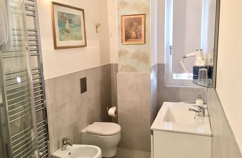San Bonifacio Condo | Superior apartment with bedroom, bathroom, kitchenette and living room